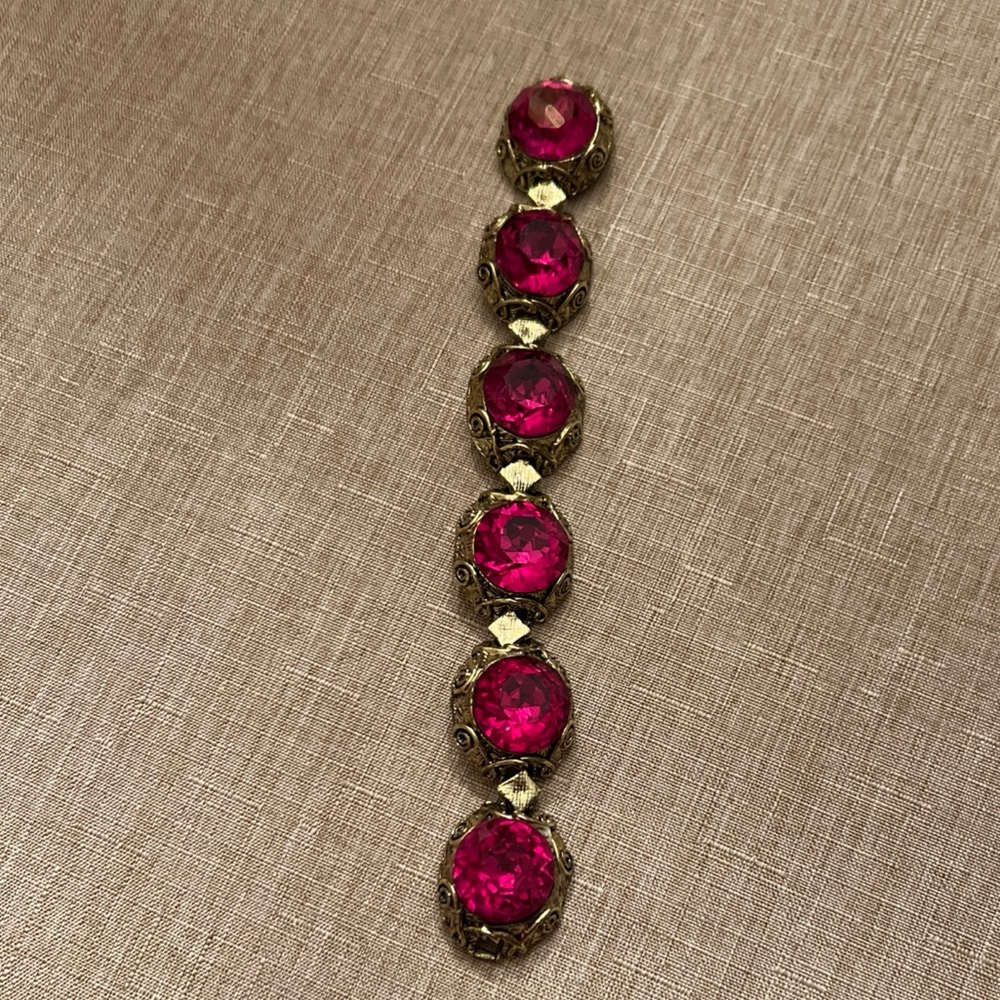 Gorgeous 7.5” Art Deco style large round pink glass stone bracelet